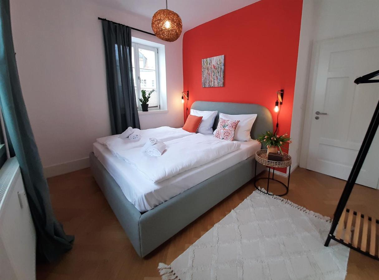 Apartment 4-6 Personen I 80Qm I Altstadt I Dachterasse I Parkplatz 施特劳宾 外观 照片